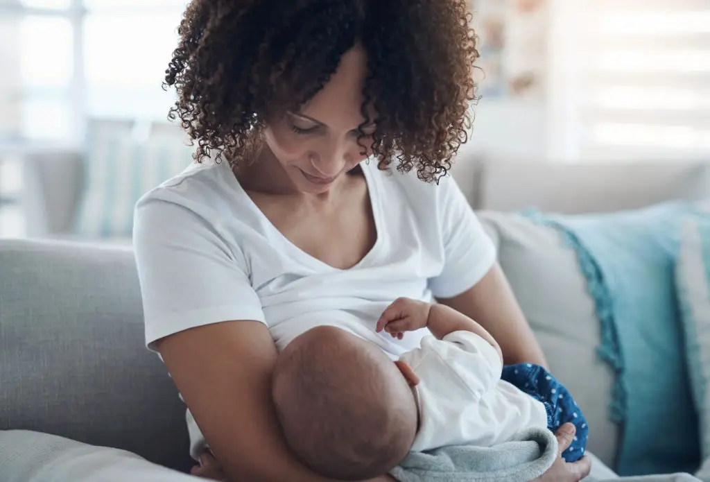 الرضاعة الطبيعية وبناء الرابط بيم الأم و المولود